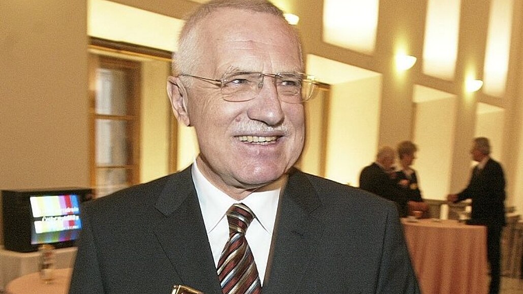 Václav Klaus, prezidentský kandidát roku 2003, zdánliv bez ance. Pestoe...