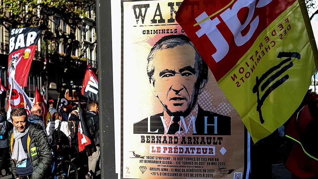 Bernard Arnault se pravideln stává objektem demonstrací, a u za vyí mzdy,...