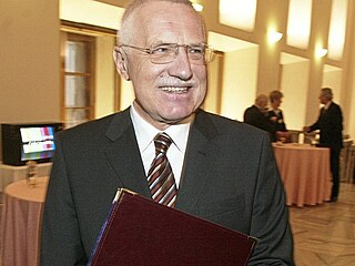 Václav Klaus jako „strůjce“ přímé volby. Prezidentské volby 2003 a 2008 umetly cestu plebiscitu
