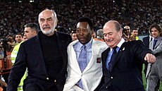 Zprava Sepp Blatter, bývalý prezident FIFA, brazilský fotbalista Pelé a herec...