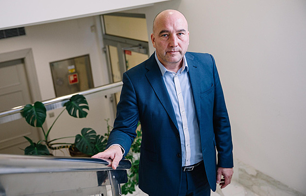 Za uhašení požáru něco chceme, říká ředitel VZP Zdeněk Kabátek. Chystá změny v platbách nemocnicím