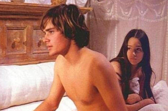 Leonard Whiting a Olivia Husseyová v inkriminované scén� ve filmu Rome a Julie...