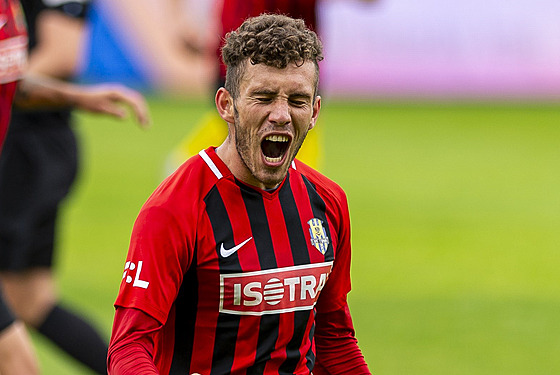 Bojan Dordi� z Opavy se raduje z gólu.
