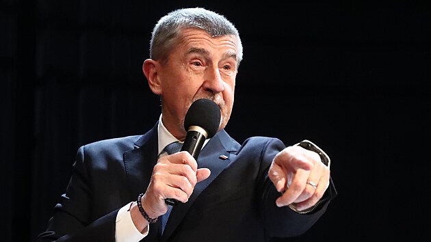 Prezidentský kandidát Andrej Babiš na diskuzi s obyvateli v Benešově.