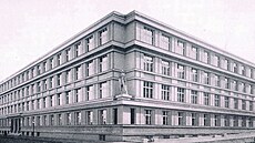 Uznávaný geograf Jiří Čermák a budova Vojenského zeměpisného ústavu v Praze