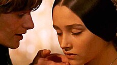 Leonard Whiting a Olivia Husseyová ve filmu Rome a Julie z roku 1968.