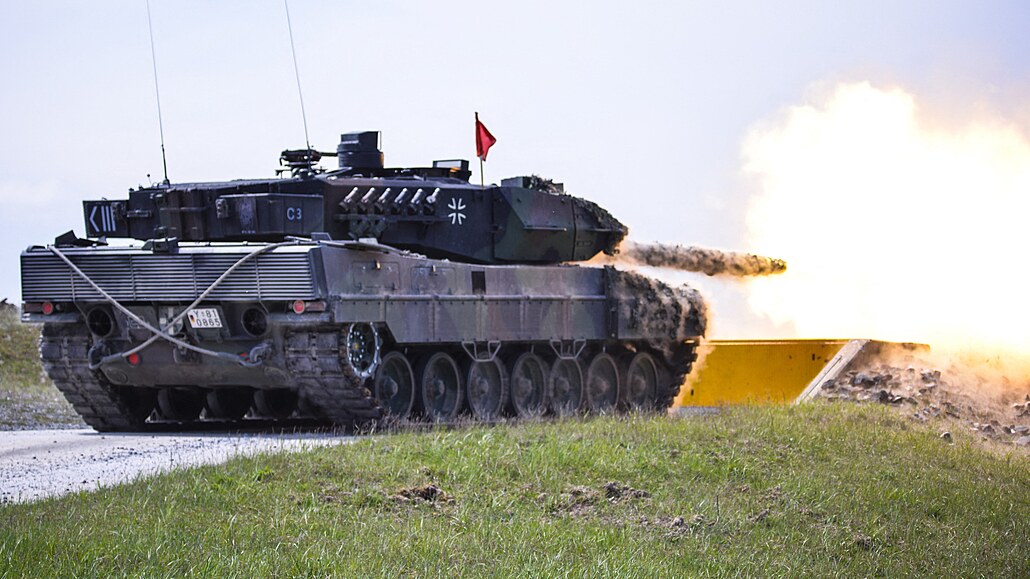 Tank Leopard 2 v akci.