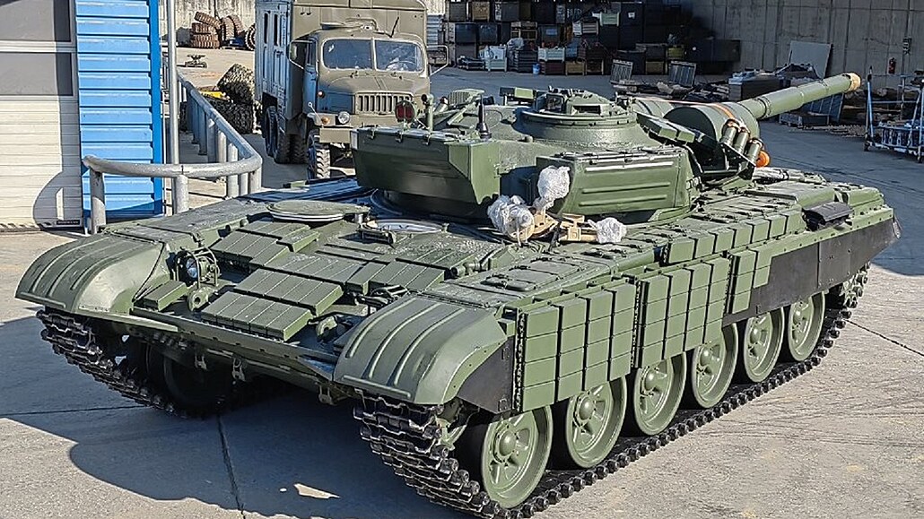 Již brzy na frontě. Vylepšené tanky T-72B by si měly dobře poradit i v lepkavém...