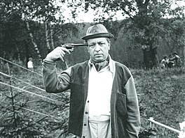 Fotoarchiv Zbrojovky obsahuje stovky portrét. Snímky jsou ale bez popisek....