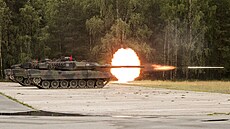 Tank Leopard 2 v akci.