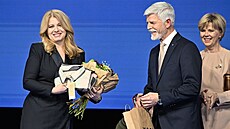 Petr Pavel, nový �eský prezident, s man�elkou Evou a slovenskou hlavou státu...
