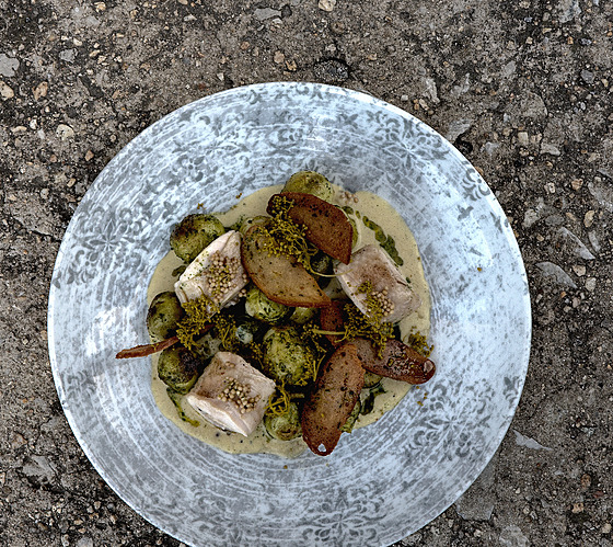 Salát Pavla Drdela je sice originálu dost vzdálený, suroviny, které zapojuje,...