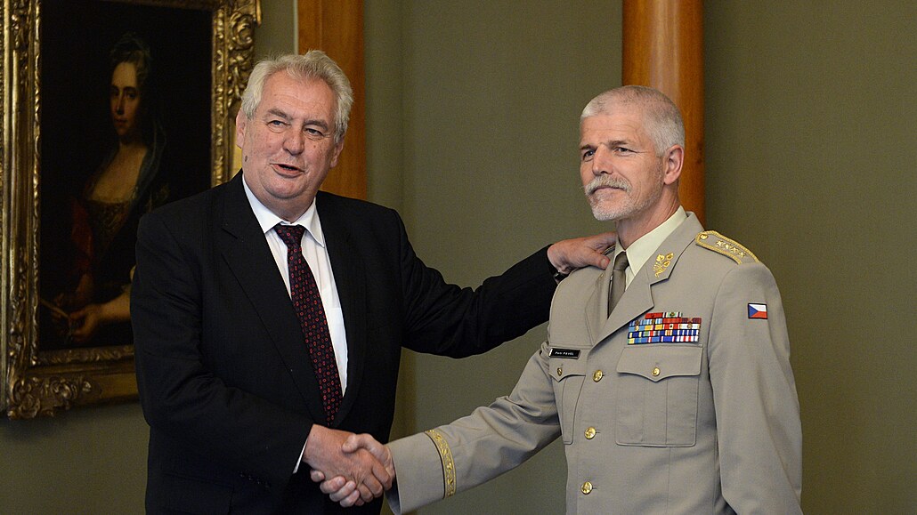 Miloš Zeman s Petrem Pavlem v roce 2014.