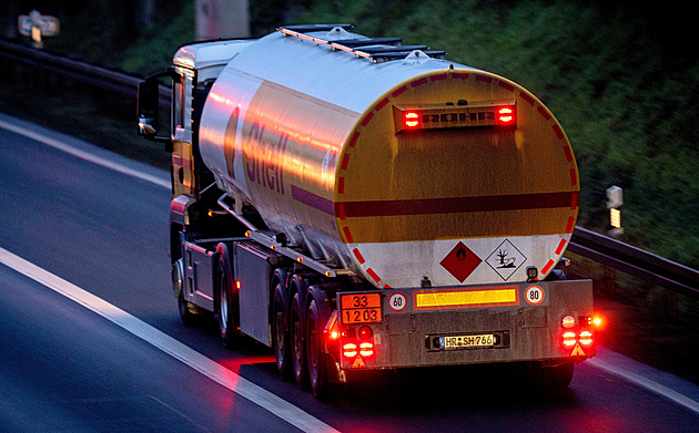 Do Česka míří americká nafta. Poznáte na pumpě rozdíl v kvalitě?