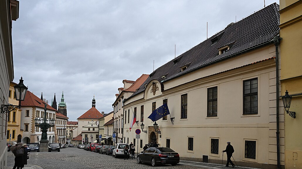 Hrzánský palác, kde bude až do své inaugurace úřadovat nově zvolený prezident...