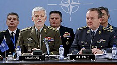 Petr Pavel (vlevo) a Radek Hasala (vedle něj vpravo) spolupracovali už v NATO.... | na serveru Lidovky.cz | aktuální zprávy