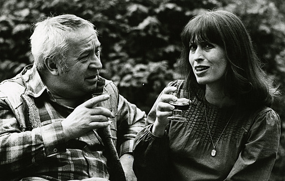 Bonviván Miroslav Horní�ek s �první dámou plze�ské �inohry�, here�kou Monikou...