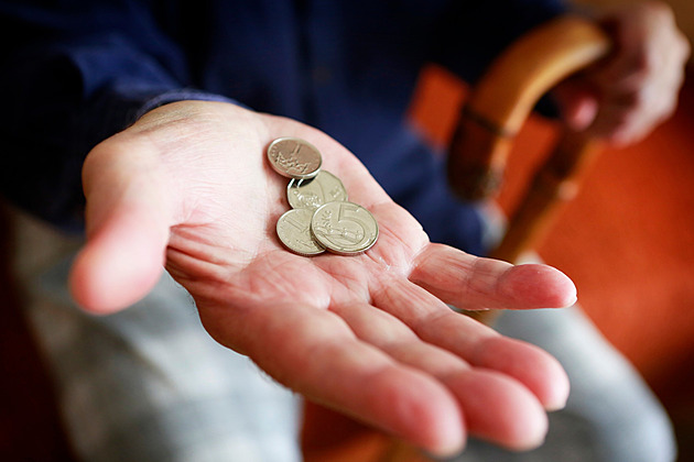 Jsme chudáci. Češi spoří na penzi víc než Švédi, ale dostávají zlomek. Proč a co s tím?