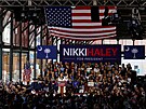Kandidátka na prezidentku USA Nikky Haleyová mluví ped svými podporovateli.