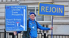 Britové touží po návratu do EU.