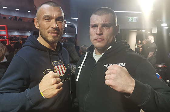 Václav Pejsar (vlevo) a Luká� Fajk na galave�eru Tohle je box v b�eznu 2022.