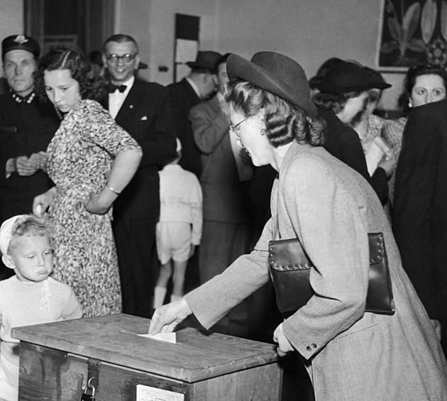 Moskva vládla všem „svým zemím“. Z poválečné situace těžila hlavně KSČ, v Národní frontě to brzy začalo skřípat