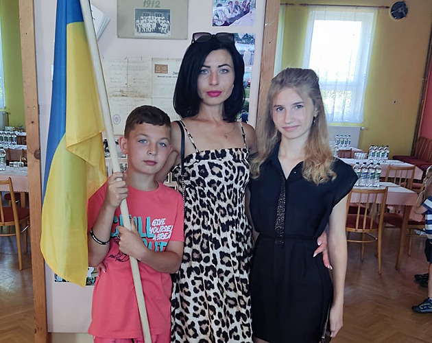 „Někdy je mi stydno, že se nám tu daří.“ Jak se žije ukrajinské rodině v Přerově rok po útěku z vlasti