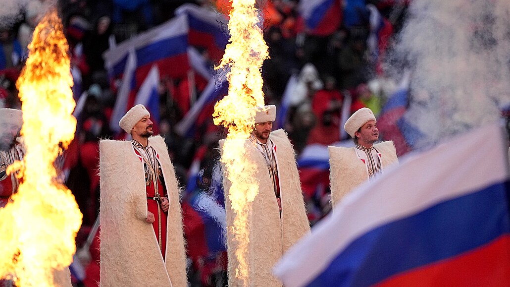 V moskevských Lunikách oslavili Rusové 22. února 2023 rok války na Ukrajin.