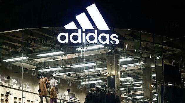 Problémy oděvní značky. Adidas má velké dluhy, konec spolupráce s Kanyem  Westem stál firmu miliardy | Byznys | Lidovky.cz