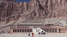 Džeser-Džeseru neboli Nejposvátnější z posvátných je egyptský chrám, který...