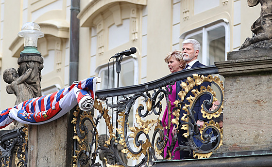 Inaugurace 2023: Petr Pavel s manelkou Evou na balkónu Praského hradu.