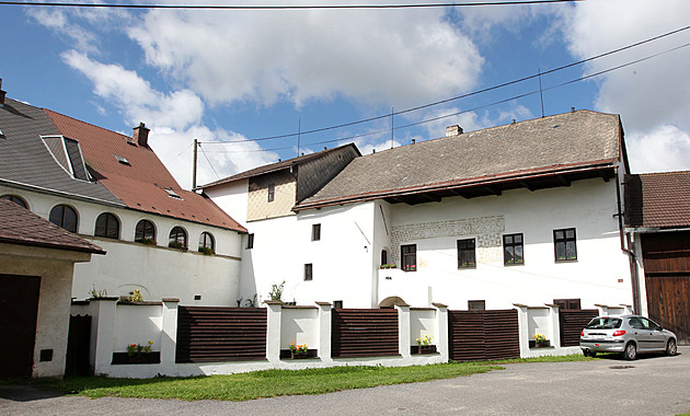 Zemanovo odcházení. Zbrusu nové bydlení, manželka coby asistentka a jak to bude s péčí o jeho zdraví?