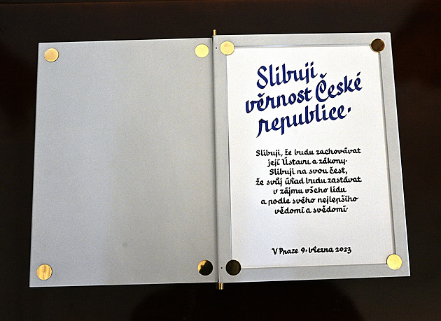 „Čerstvé, progresivní a čisté.“ Rozevlátý prezidentský slib rozdělil veřejnost, designéři ho však chválí