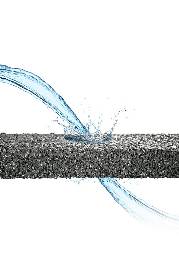 Vodopropustn beton Pervia od spolenosti CEMEX umouje propoutt vodu zptky...