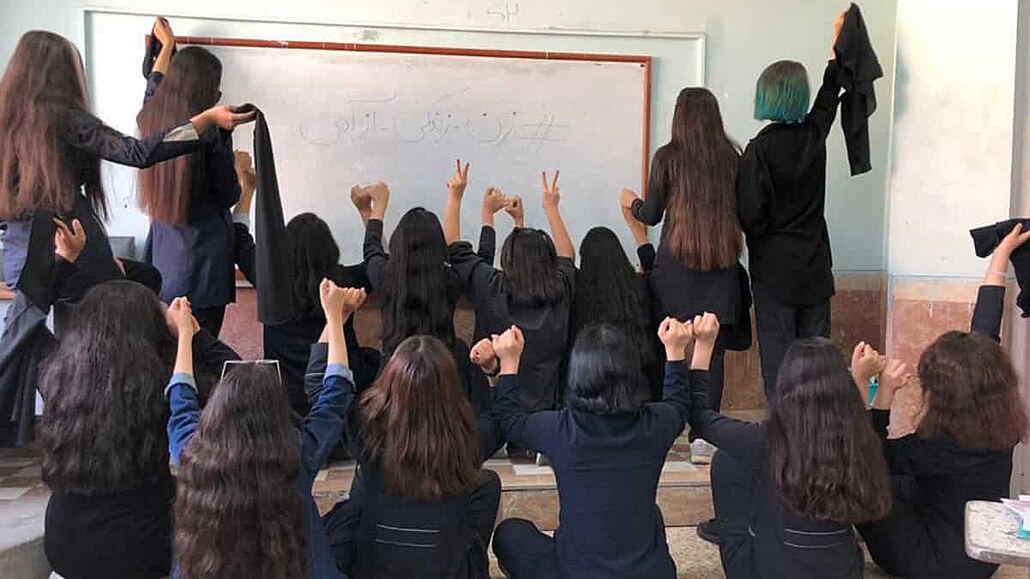 Íránské studentky se pidaly k protestm odloením átk.,