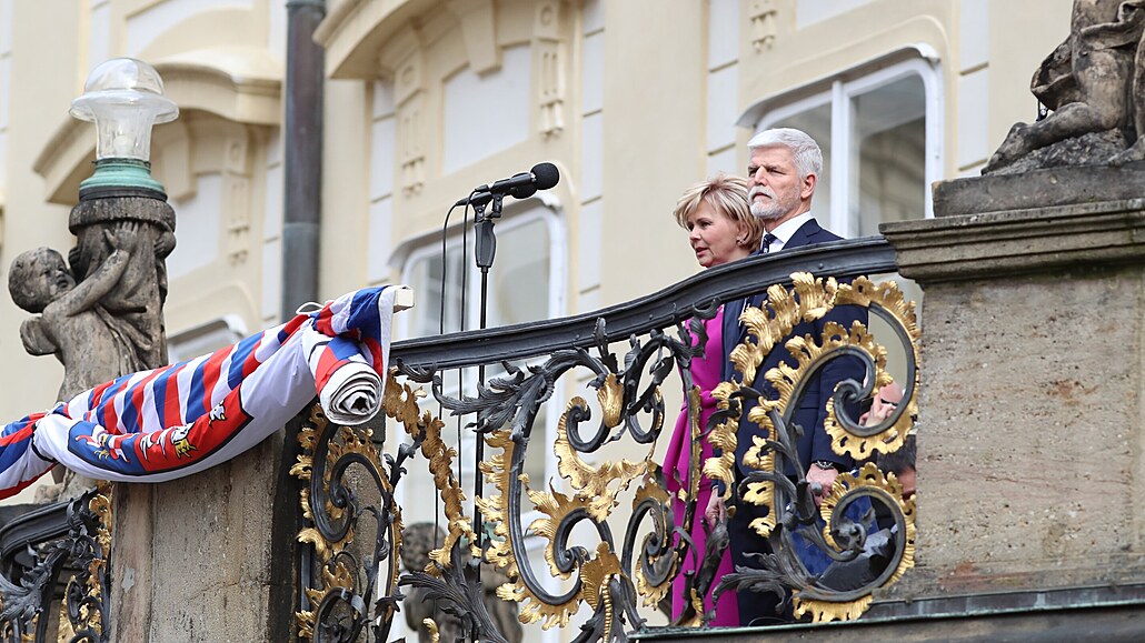 Inaugurace 2023: Petr Pavel s manelkou Evou na balkónu Praského hradu.