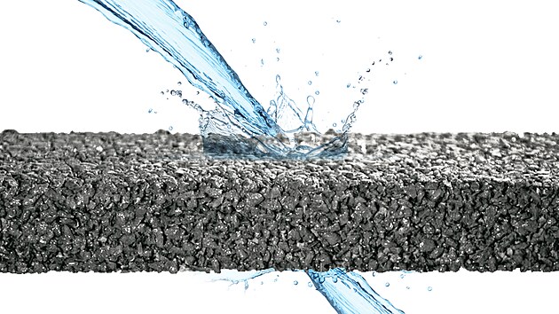 Vodopropustn beton Pervia od spolenosti CEMEX umouje propoutt vodu zptky do pdy.