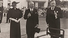 Manelé Beneovi na svatb Jarmily ámalové v roce 1936. Hana Beneová doplnila...
