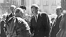 Klement Gottwald s pražským arcibiskupem Josefem Beranem na snímku z roku 1948.