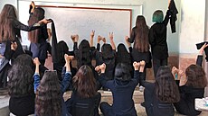 Íránské studentky se přidaly k protestům odložením šátků., | na serveru Lidovky.cz | aktuální zprávy
