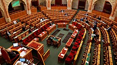 Pohled na maarský parlament.