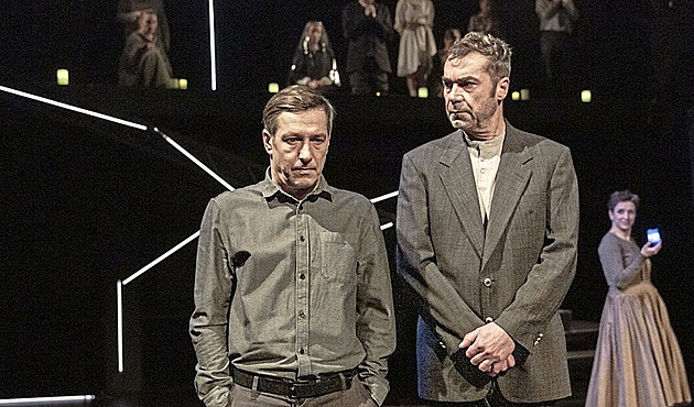 Kopce, kiosek a 21 lidských osudů. Spolek Kašpar uvádí Rok na vsi v dramatizaci Miroslava Krobota