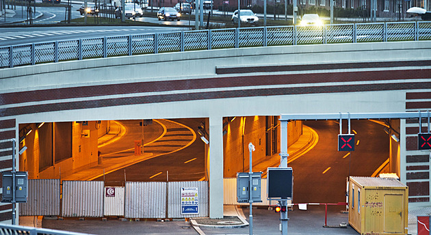 Další rána pro dopravu v Praze. Ihned po rekonstrukci Barrandovského mostu je na řadě Strahovský tunel
