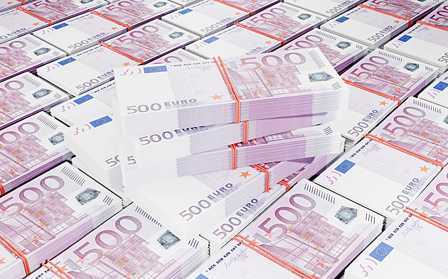 Čeští bankéři za covidu rekordně bohatli, přibylo eurových milionářů. Co jim hrálo do karet?
