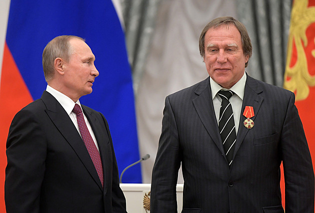 Ruský čelista „pere jako ariel“. Staral se o peníze Putinovi?