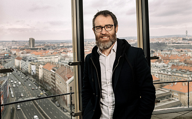 Naučme děti úkolovat umělou inteligenci, říká expert. Varuje před vlnou útoků na lidskou mysl