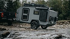 Iron Yak p�ijí�dí. Off-roadový obytný p�ív�s m��e m�nit sv�tlou vý�ku díky...
