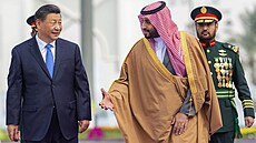 Diplomacie. Čínský prezident Si Ťin-pching (vlevo) a Saúdskoarabský korunní... | na serveru Lidovky.cz | aktuální zprávy