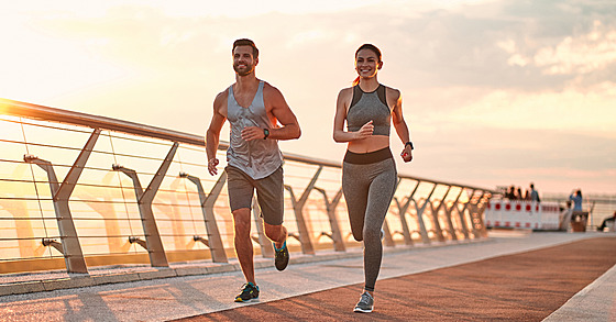 Hybaj ven! Aktivní pohyb po ránu, nejlépe venku na slunci, m��e na�emu t�lu...