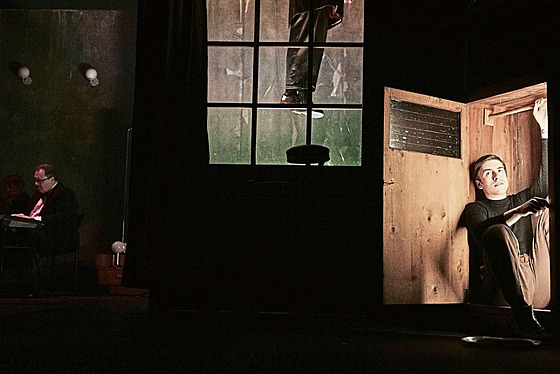 V cele smrti. Pavel Ne�kudla jako Pravomil Raichl, který v�ak nakonec z v�zení...